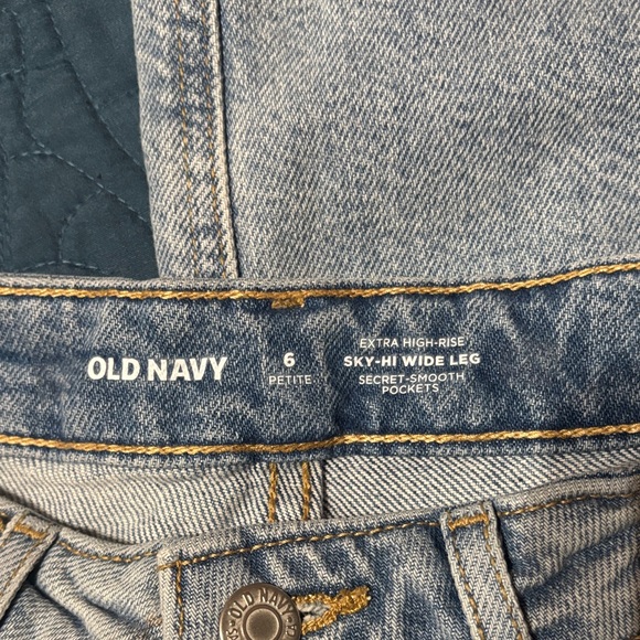 Old Navy Light Wash Women's Flare Jeans - Picture 2 of 4